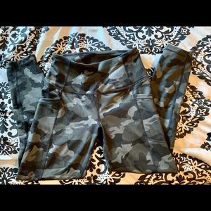 Athletic leggings. Size small.